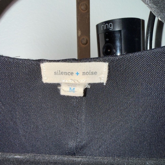 Silence + Noise Elegant Black bell sleeve dress - Picture 2 of 7